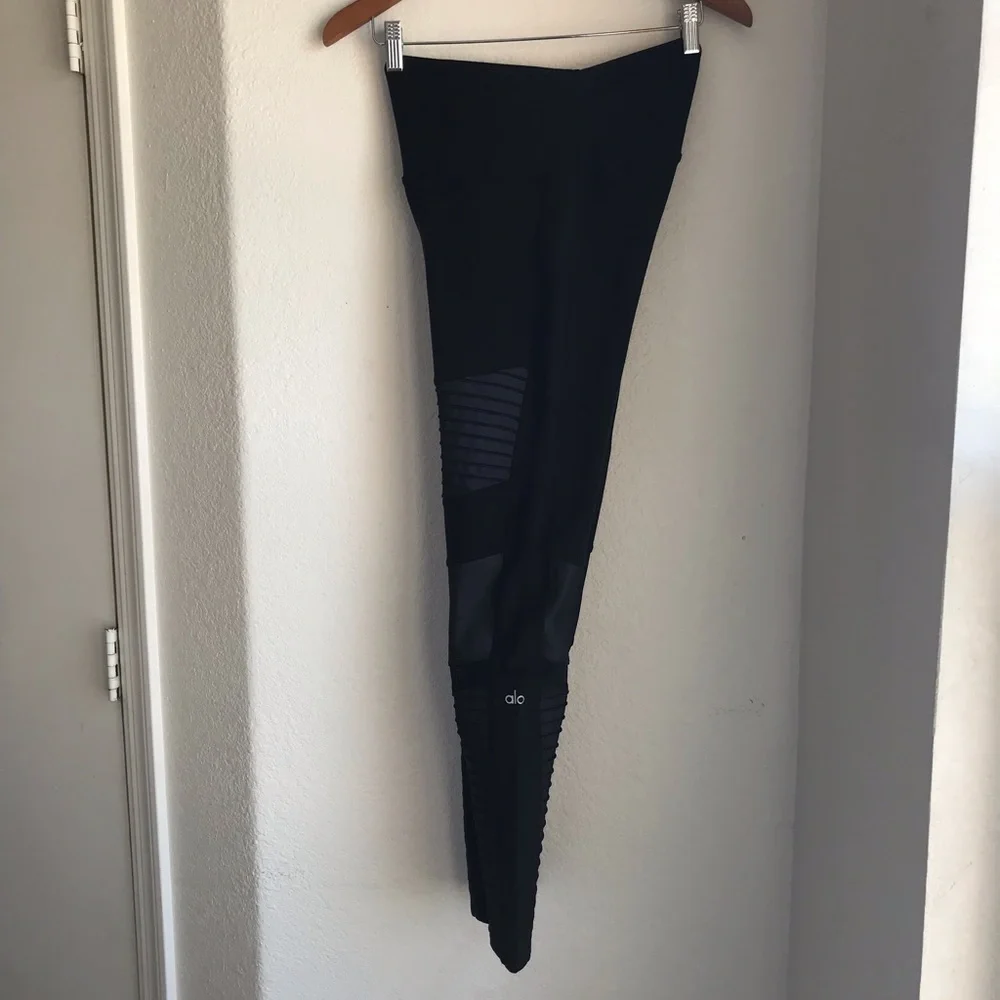 Alo Black Moto Sexy Legging Matte Shine Fabric & Mesh Detail size Large Stretch